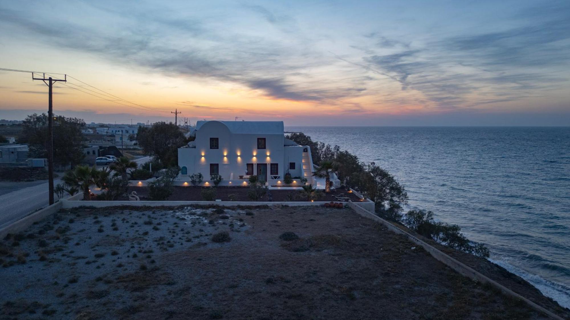 Michelangelo Beach Villa Oia  Exterior photo
